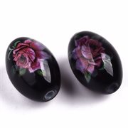 Perle i porcelæns look med roser. 15 x 10 mm. Sort